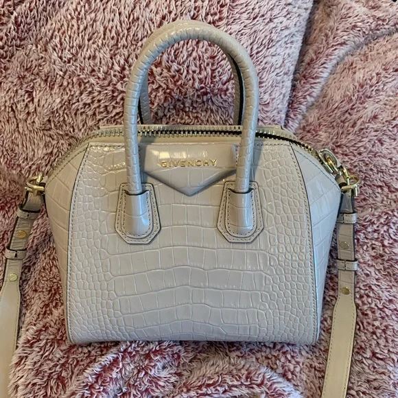 Givenchy Antigona mini bag in Dune - Picture 4 of 9